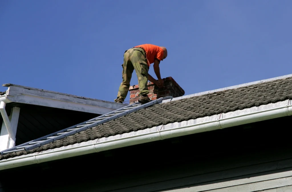 inspecting-on-house