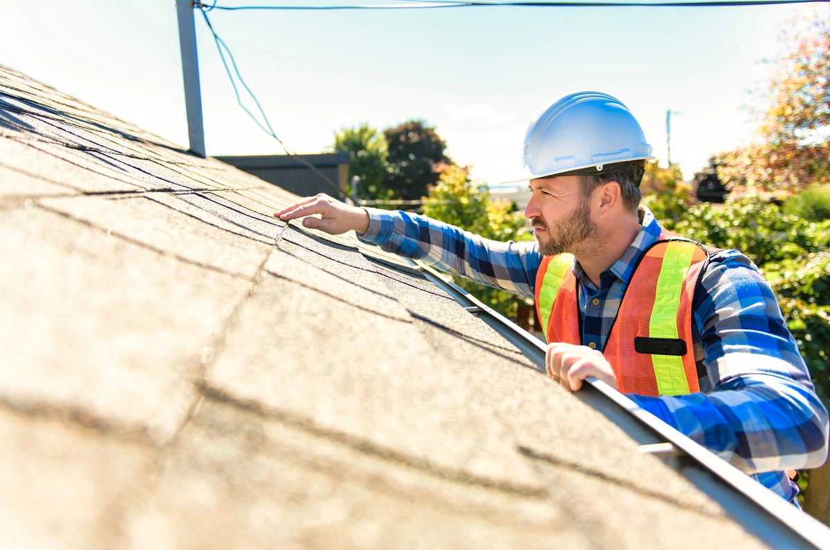 inspecting-roof