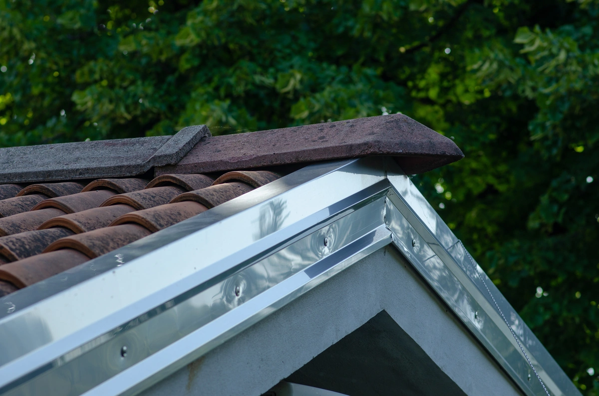roof-flashing-at-peak