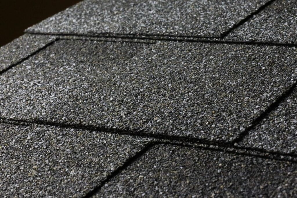 Roof tile of asphalt shingles