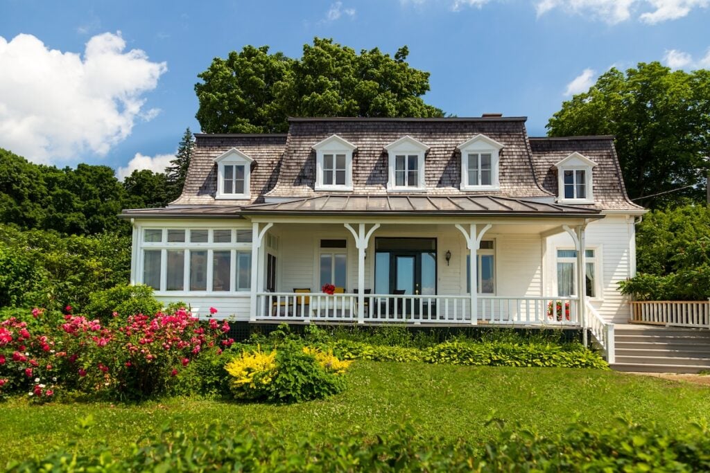 what is a mansard roof